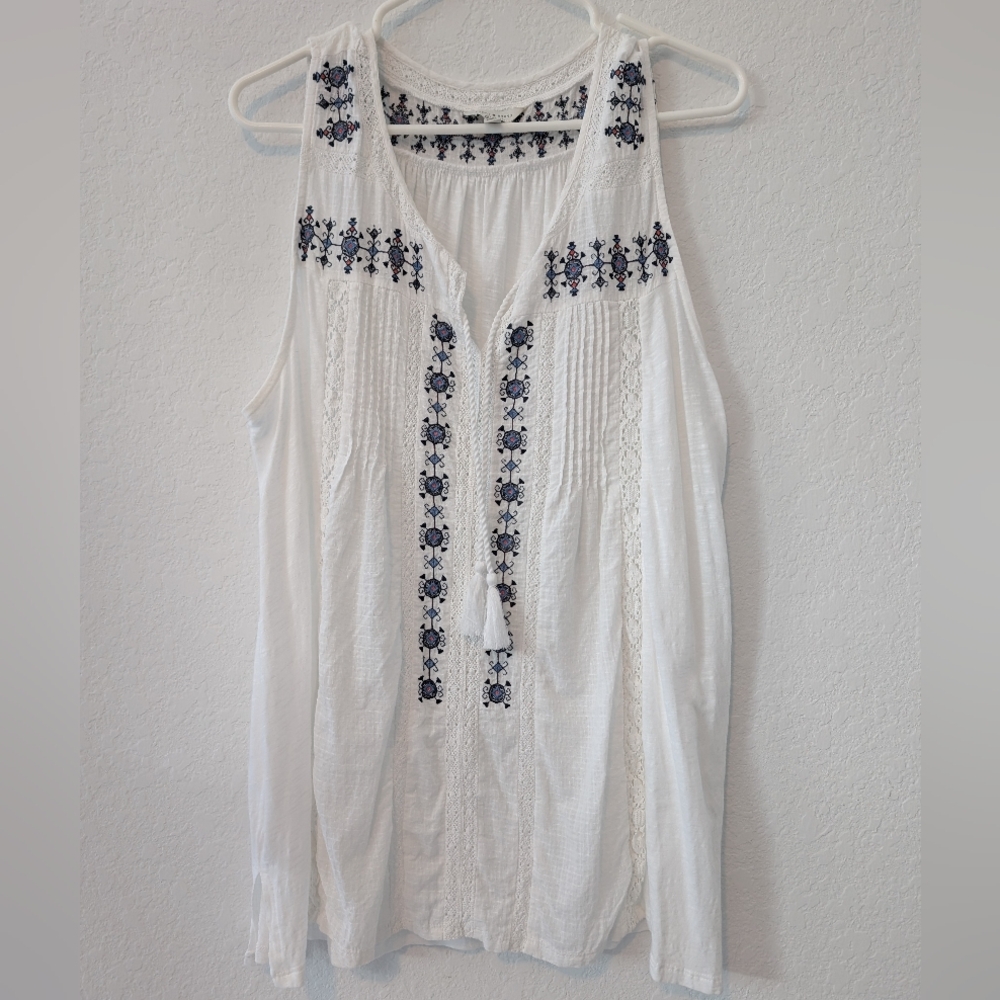 Lucky Brand White Sleeveless Top with Blue Embroidery 1X